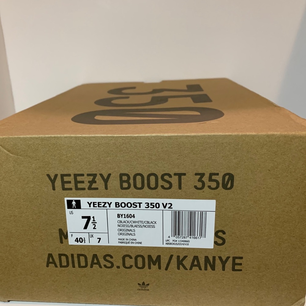 Yeezy 350 v2 Oreos - Picture 6 of 7